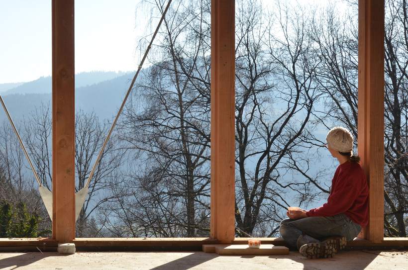 Un instant de pause, face à la vue, depuis l’atelier